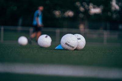 ميلان وإنتر ميلان اليومصراع العمالقة في الدوري الإيطالي