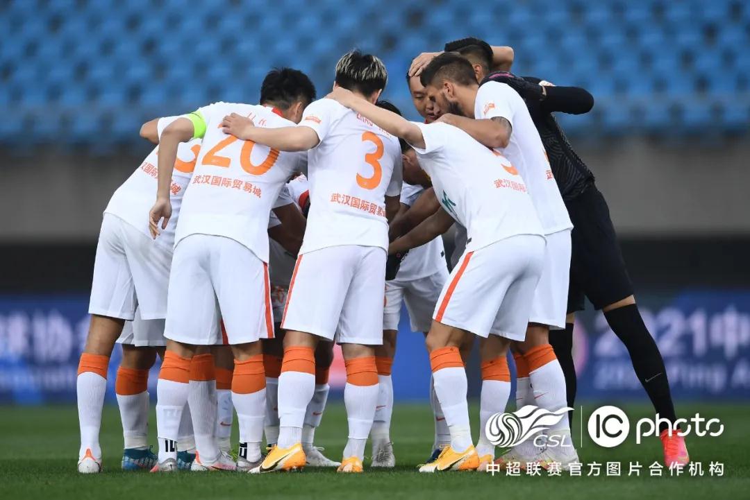 ليفربولومانشسترسيتيصراعالعمالقةفيالدوريالإنجليزيالممتاز